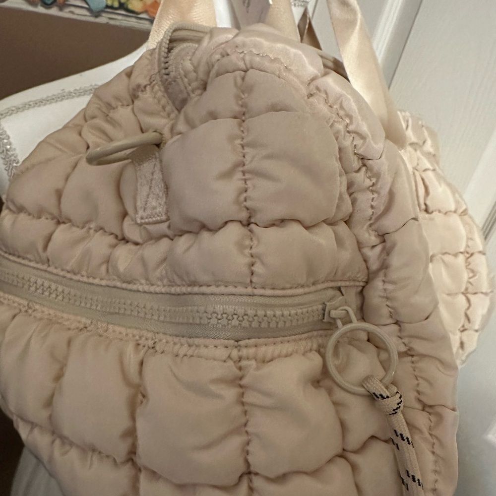 Urban expressions Elegant Cream Quilted Women's Bag NWT - Picture 5 of 8